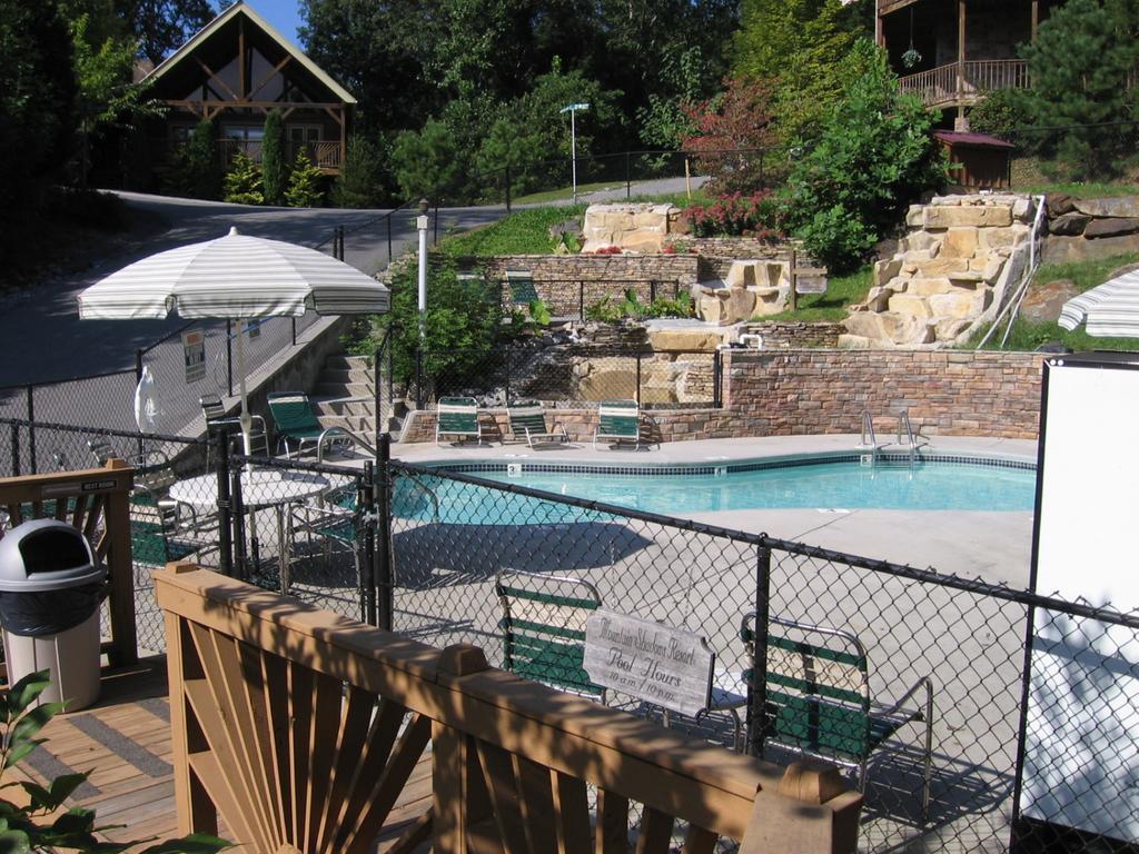 Mountain Shadows Resort แกตลิงเบิร์ก ภายนอก รูปภาพ